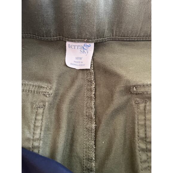TERRA & SKY PLUS SIZE  Olive Green Crop Capri Pants 16W - Picture 5 of 5